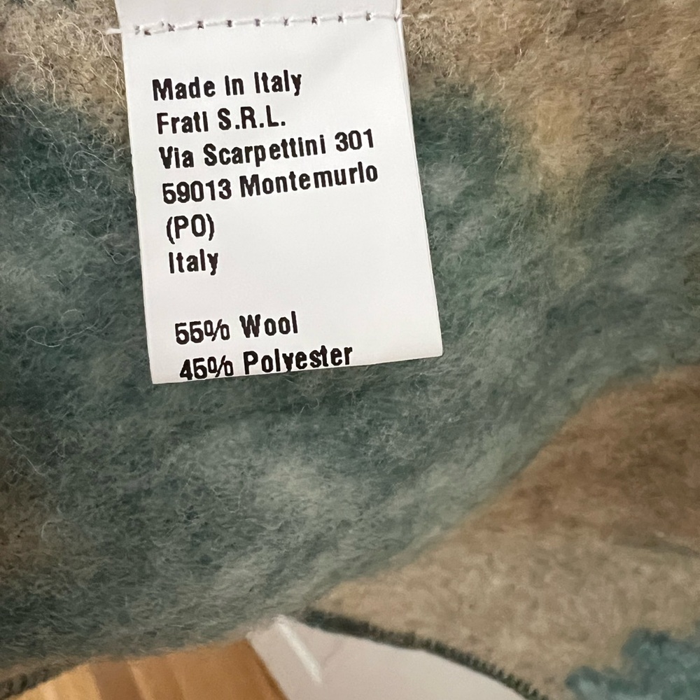 Frati Home Wool Blanket with Tree Design - Picture 5 of 6